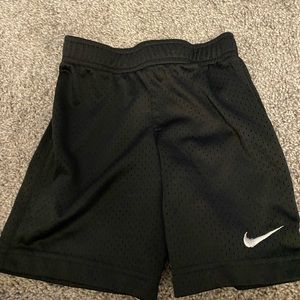 Size 4-5 Little Boy Nike shorts